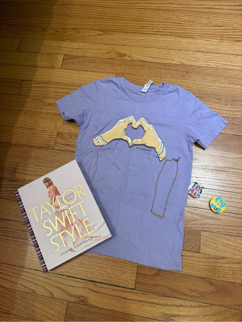 5 piece bundle: Girls' Swiftie Heart Hand Tee - Brand: Unbranded